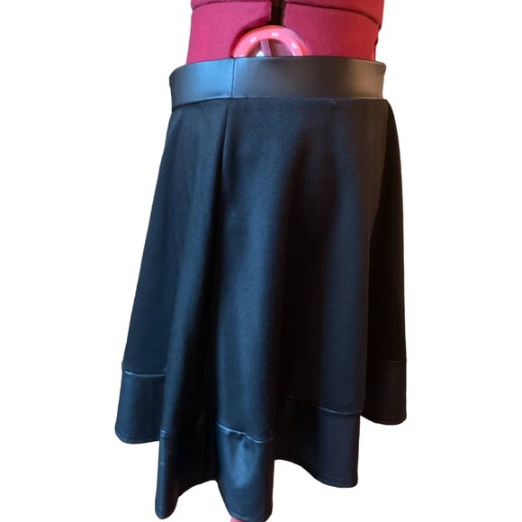 JOE B - A-Line Black Mini Skirt - faux leather details - X-large - Picture 5 of 8